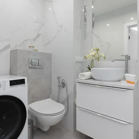Apartamento Modern & Bright With Parking And Balcony By Renters Varsóvia