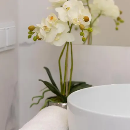 Modern & Bright With Parking And Balcony By Renters Apartamento Varsóvia