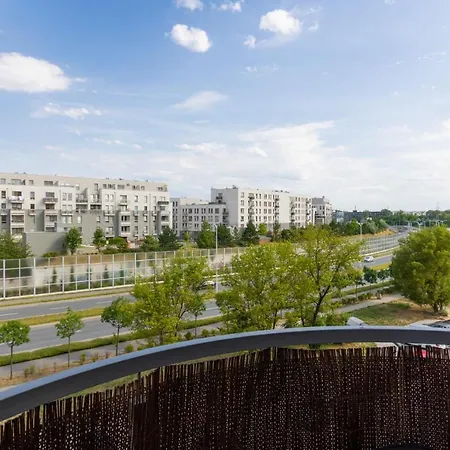 Modern & Bright With Parking And Balcony By Renters *