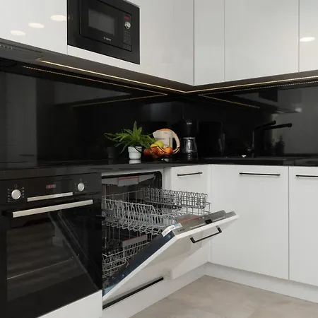 Modern & Bright With Parking And Balcony By Renters Warszawa