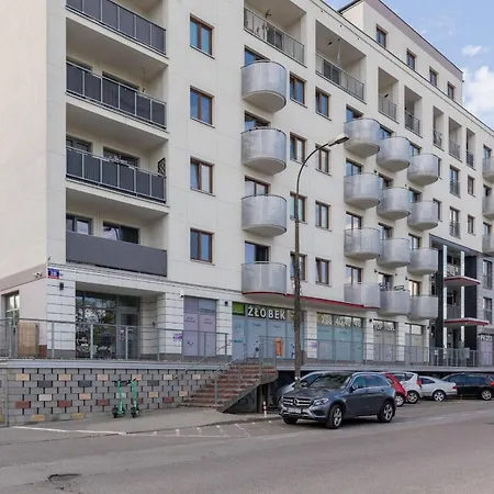 Lägenhet Modern & Bright With Parking And Balcony By Renters *