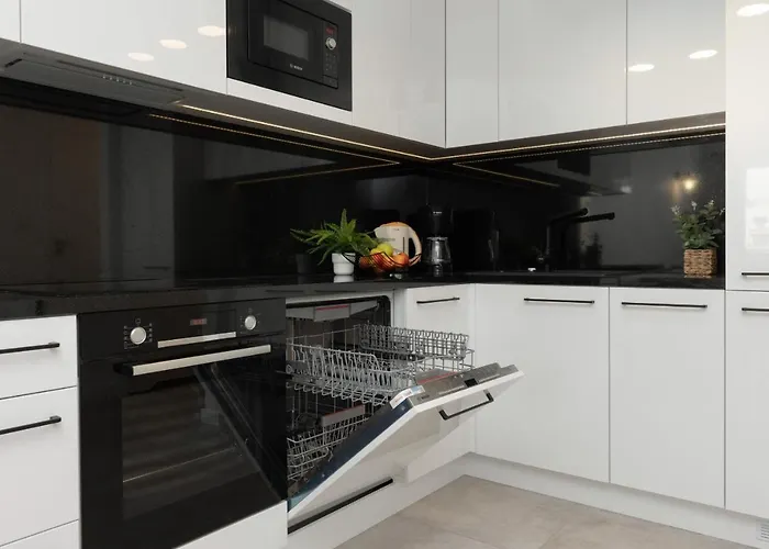 Modern & Bright With Parking And Balcony By Renters Warszawa