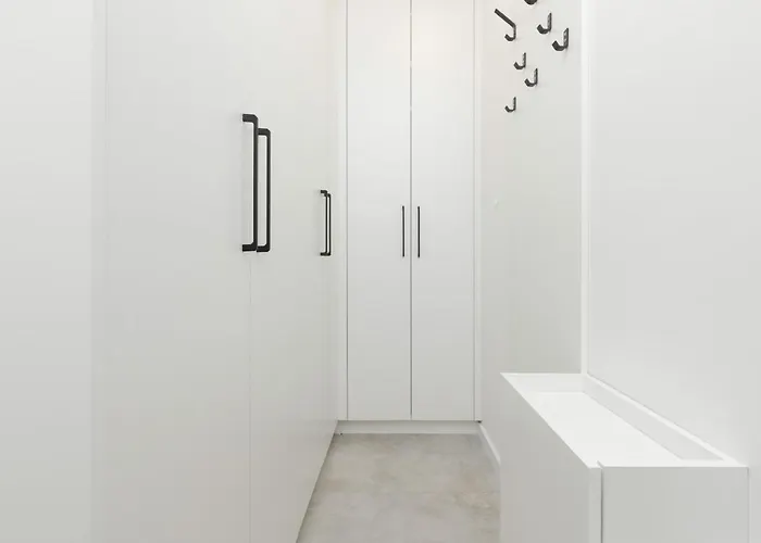 Modern & Bright With Parking And Balcony By Renters 아파트 *