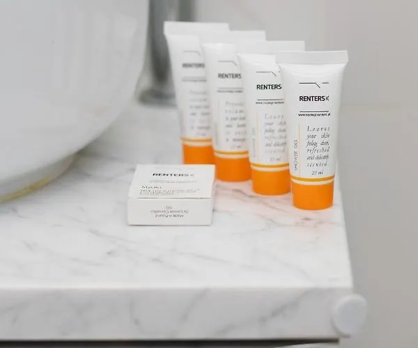 Modern & Bright With Parking And Balcony By Renters