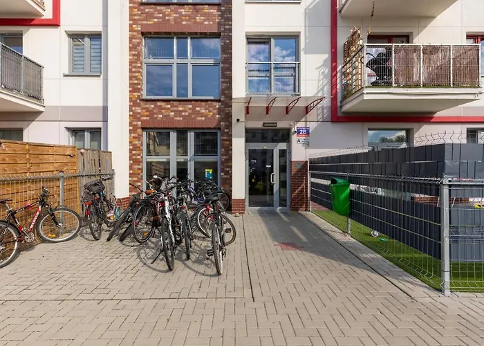 Lägenhet Modern & Bright With Parking And Balcony By Renters