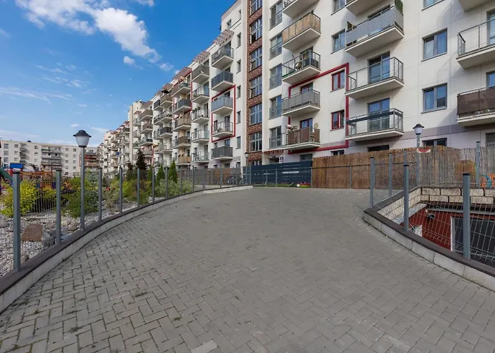 Lägenhet Modern & Bright With Parking And Balcony By Renters *