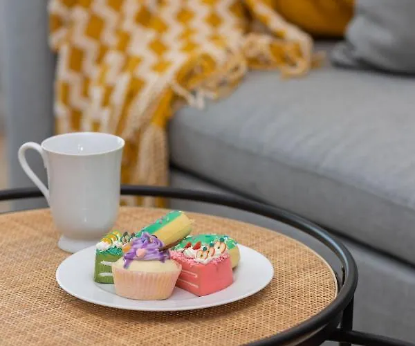 Modern & Bright With Parking And Balcony By Renters 아파트 *