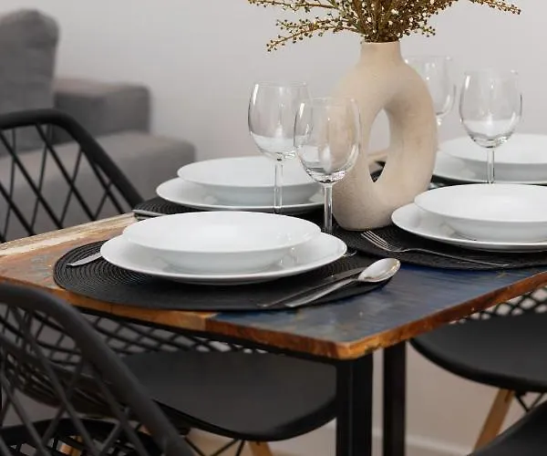 Modern & Bright With Parking And Balcony By Renters *