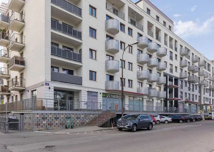 Lägenhet Modern & Bright With Parking And Balcony By Renters *