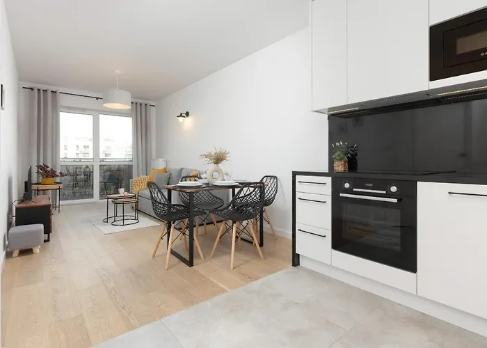 Modern & Bright With Parking And Balcony By Renters