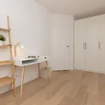 Modern & Bright With Parking And Balcony By Renters