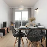 Modern & Bright With Parking And Balcony By Renters *