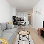 Apartment Modern & Bright With Parking And Balcony By Renters *