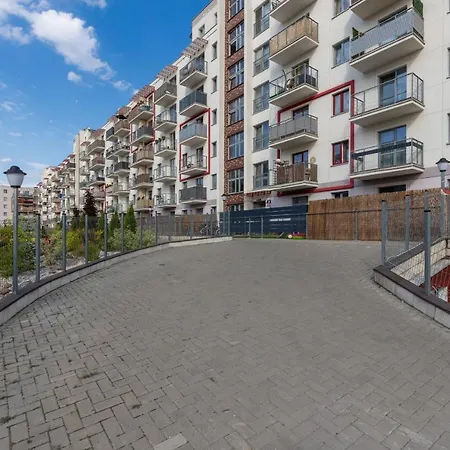 Apartment Modern & Bright With Parking And Balcony By Renters *
