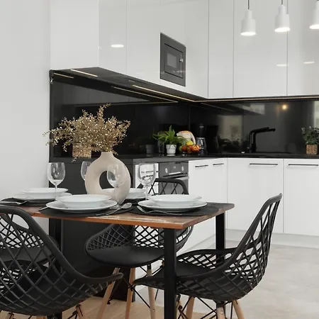 Modern & Bright With Parking And Balcony By Renters *